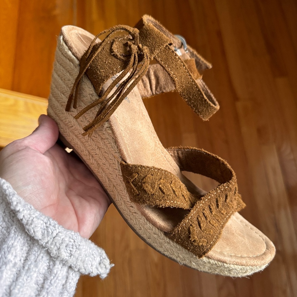 Minnetonka Tan Suede Espadrille Wedges - Picture 3 of 8